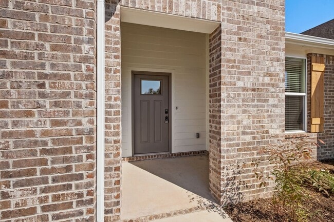 Building Photo - Stunning New 3-Bedroom Home with Modern Up...