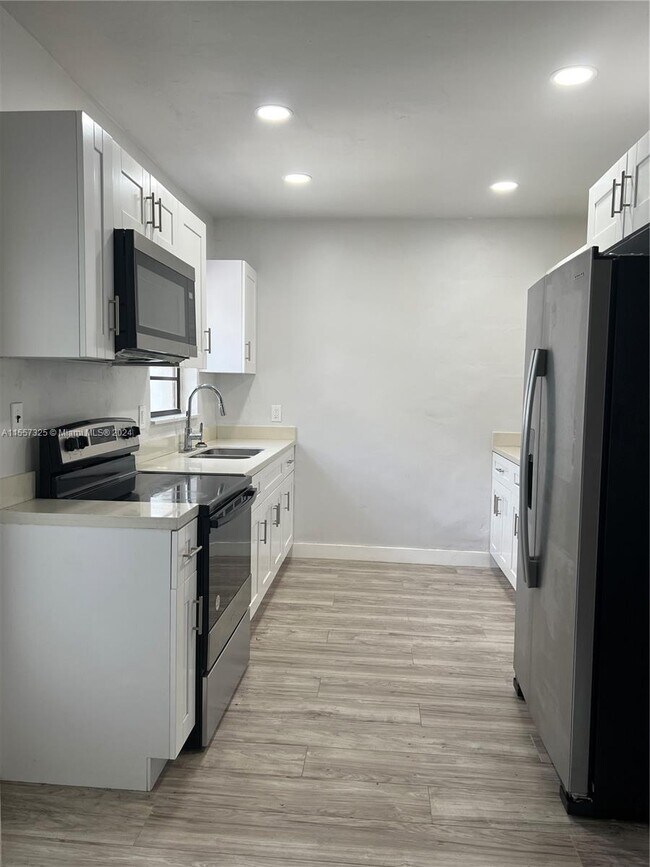 Foto del edificio - 837 SW 26th St