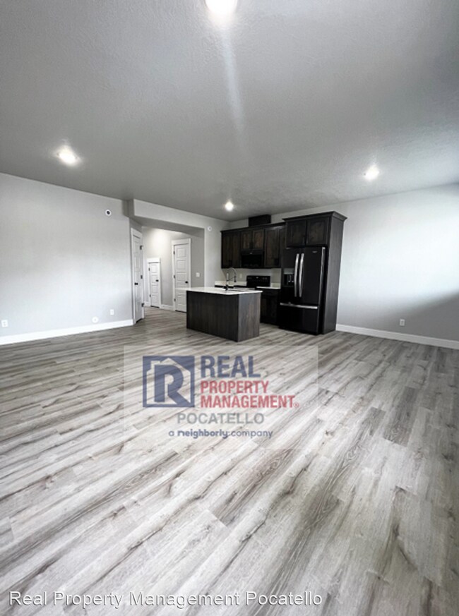 3 br, 2.5 bath House 179 Park Lawn 8 House for Rent in Chubbuck