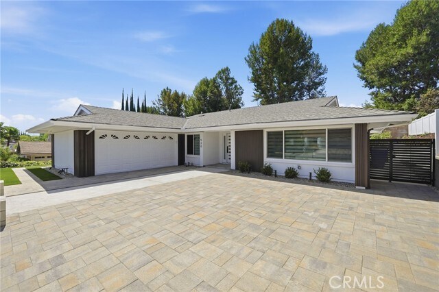 Building Photo - 520 W Country Hills Dr