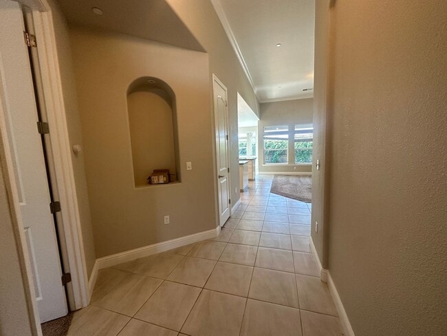 Building Photo - 462 Hart Dr