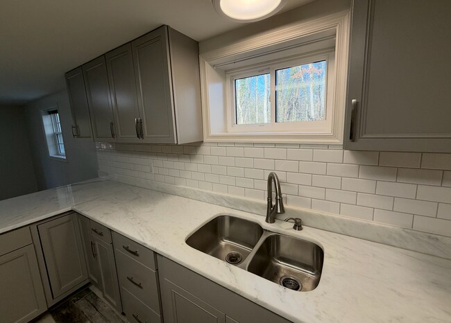 Foto del edificio - 6711 Park Hall Dr