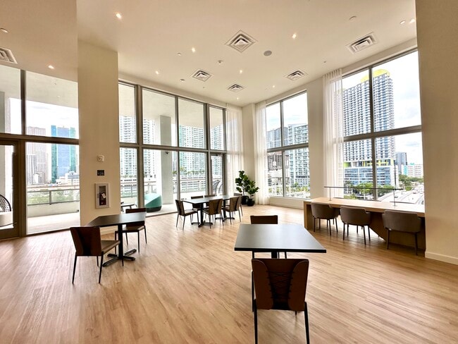 Foto del edificio - 527 SW 5th Ave