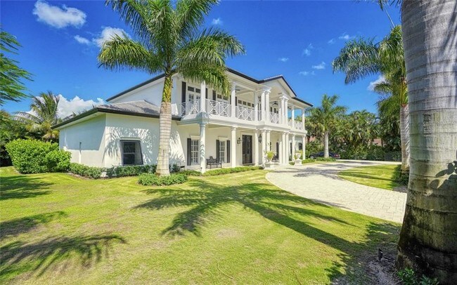 Foto del edificio - 2090 NW Pine Tree Way