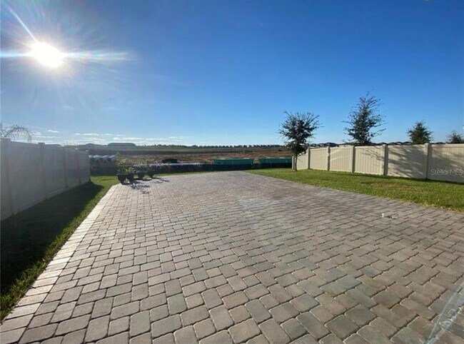 Building Photo - 2336 White Poppy Dr