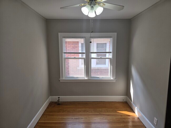 Foto del edificio - 910 Beaconsfield Ave