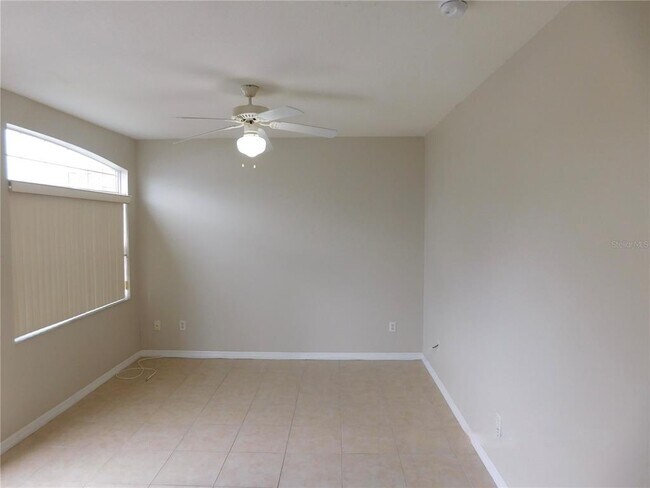 Foto del edificio - 627 Orchid Dr