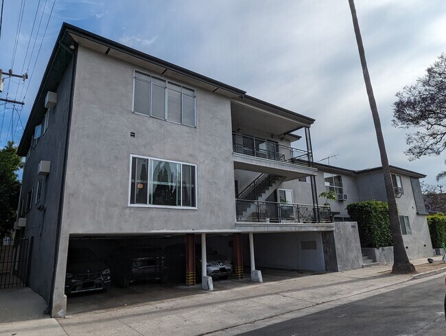 Building Photo - 7452 Romaine St