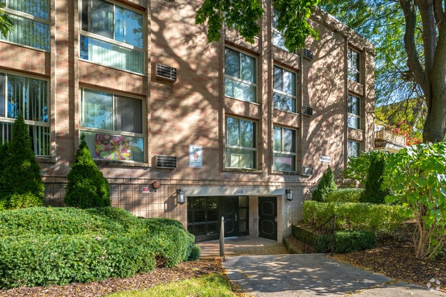 Building Photo - Oakland Properties