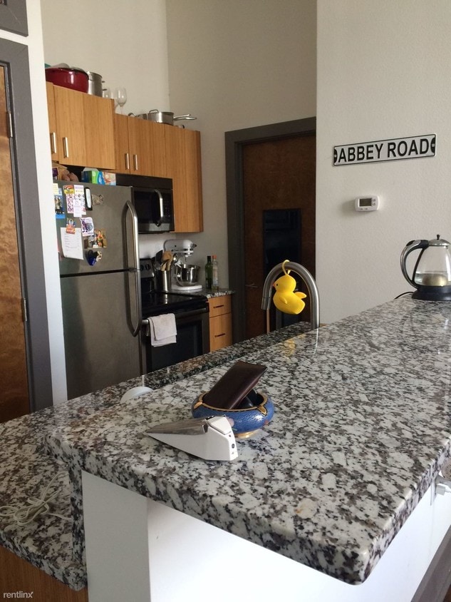 Building Photo - 1 br, 1 bath Apartment - 212 E Leigh St #31