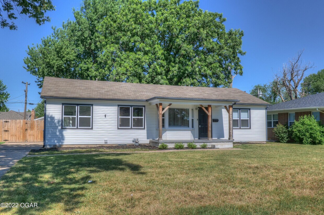 Primary Photo - 2926 S Kentucky Ave