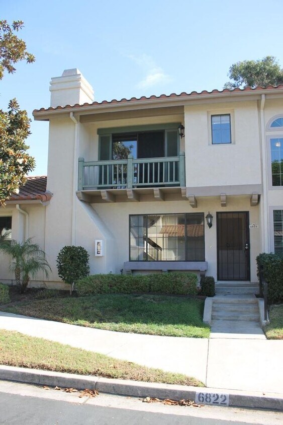 Foto principal - 3Bed/2.5Bath Townhome off Poinsettia!~ Bri...