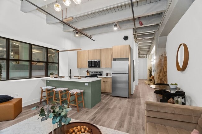 Interior Photo - 118 S Clinton St