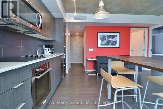 Photo du bâtiment - 105 Champagne Ave S