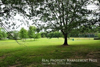 Building Photo - 9563 Oakenshaw Dr