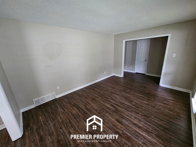 Photo - Huge 3BR/2BA Near Kirby | 1,774 Sq Ft, Hardwood Floors, Fireplace & Bay Window House