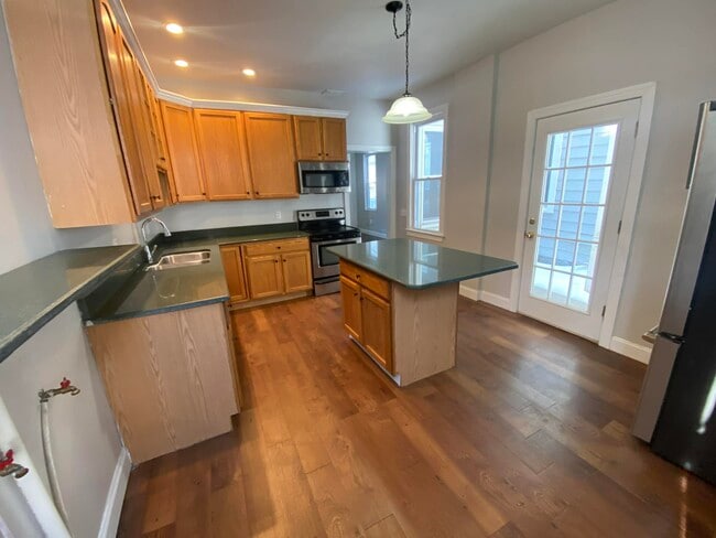 Building Photo - 746 Maryland Ave