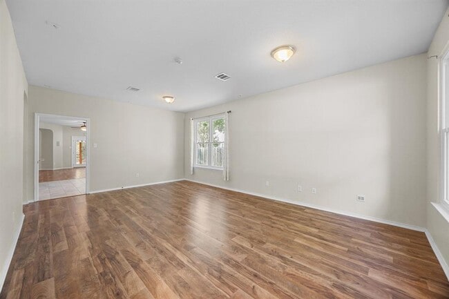 Foto del edificio - 4409 Woodstock Dr