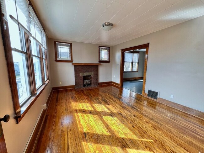 Foto del edificio - Lots of room in this large Price Hill apar...
