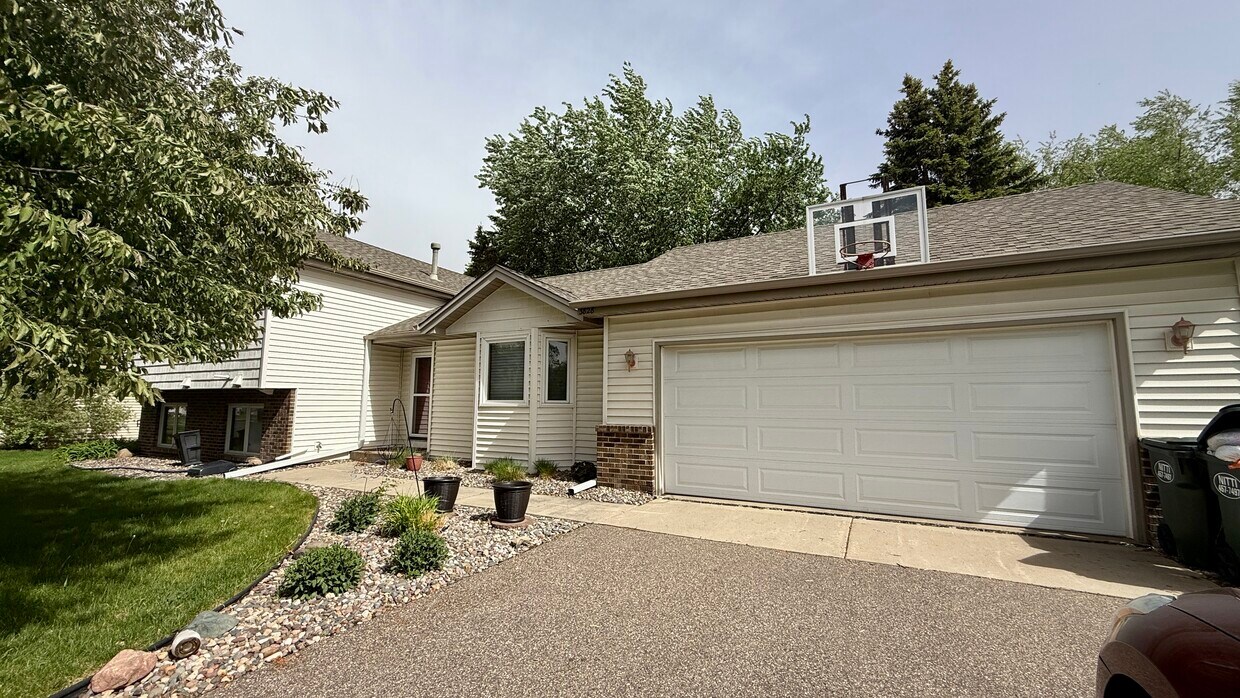 Foto principal - 3828 Fairhaven Rd