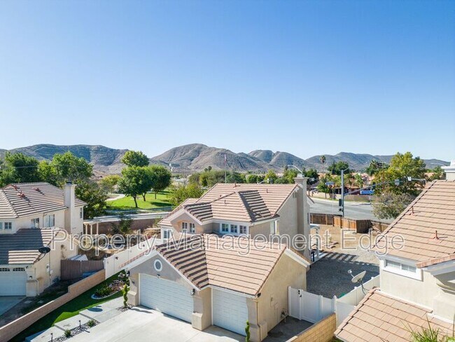 Foto del edificio - 1741 Calathea Rd