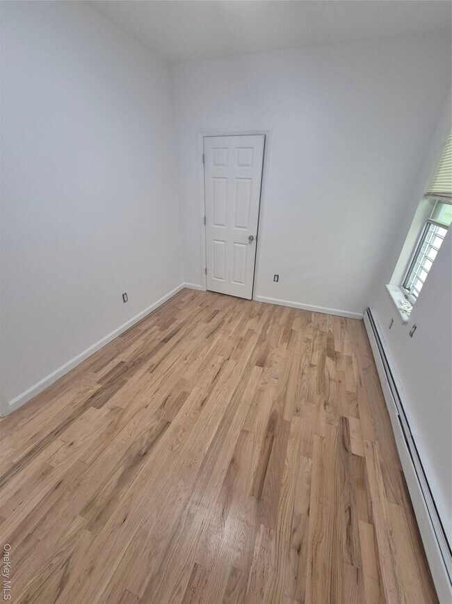 Foto del edificio - 829 E 226th St