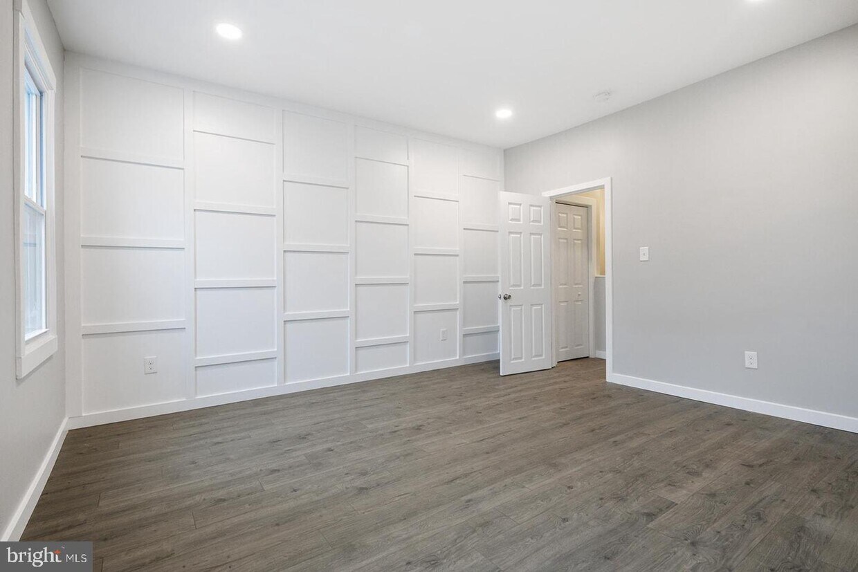 Foto principal - 2140 E Clearfield St