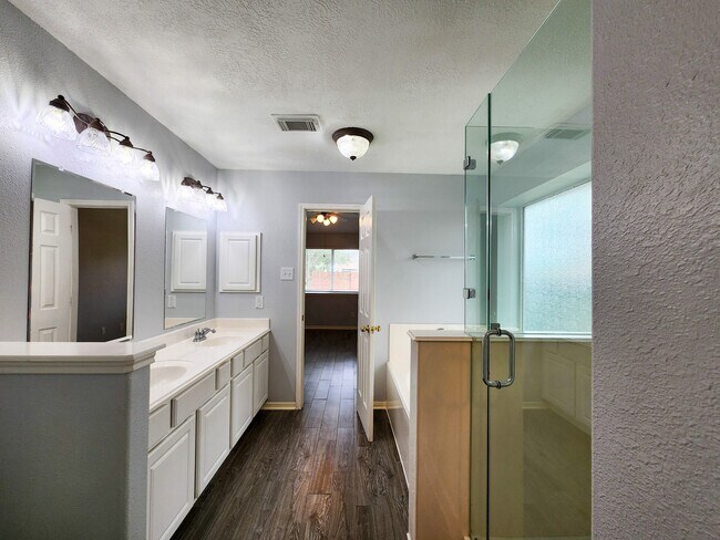 Foto del edificio - 11902 White Water Bay Dr
