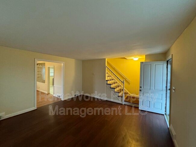 Building Photo - 4014 Clarks Ln