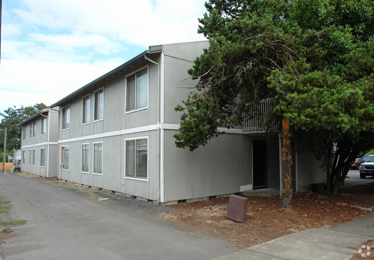 Building Photo - Parkway Apartments
