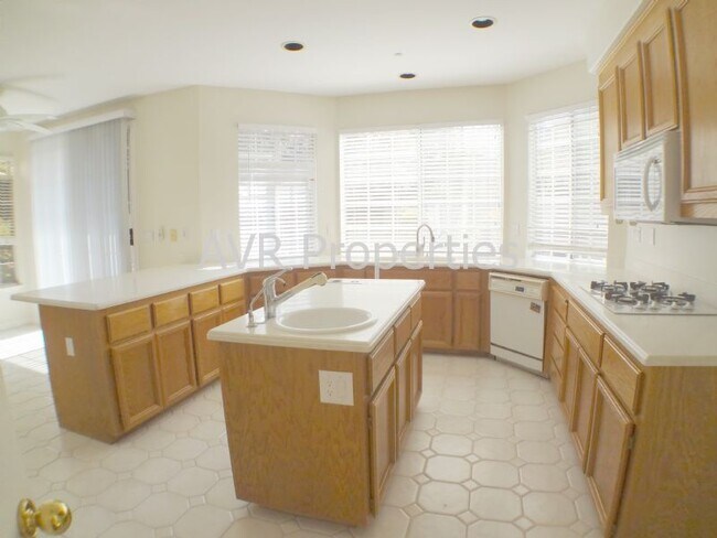 Building Photo - 3265 Edinburgh Dr