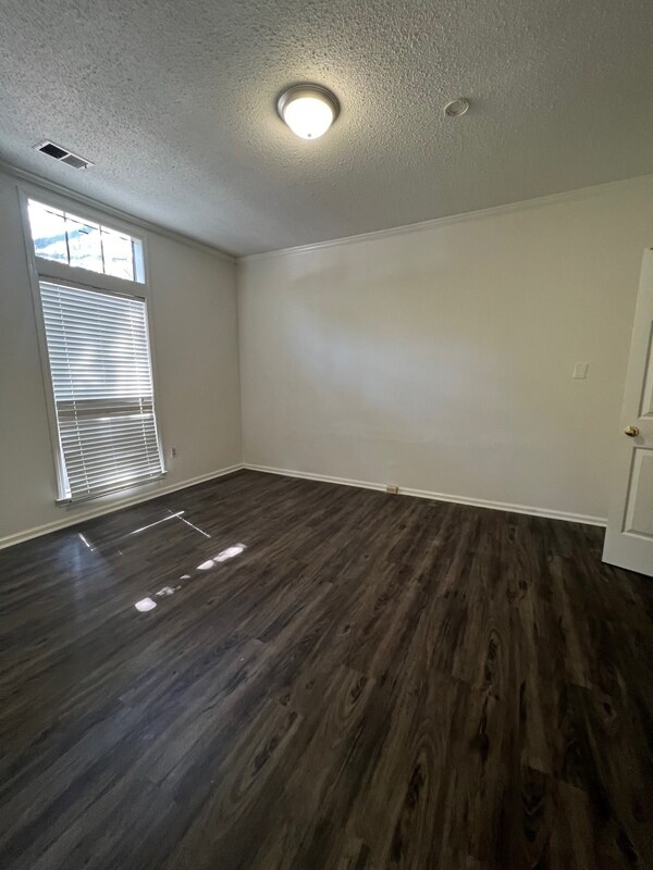 Foto del edificio - 1694 Belvedere Ct