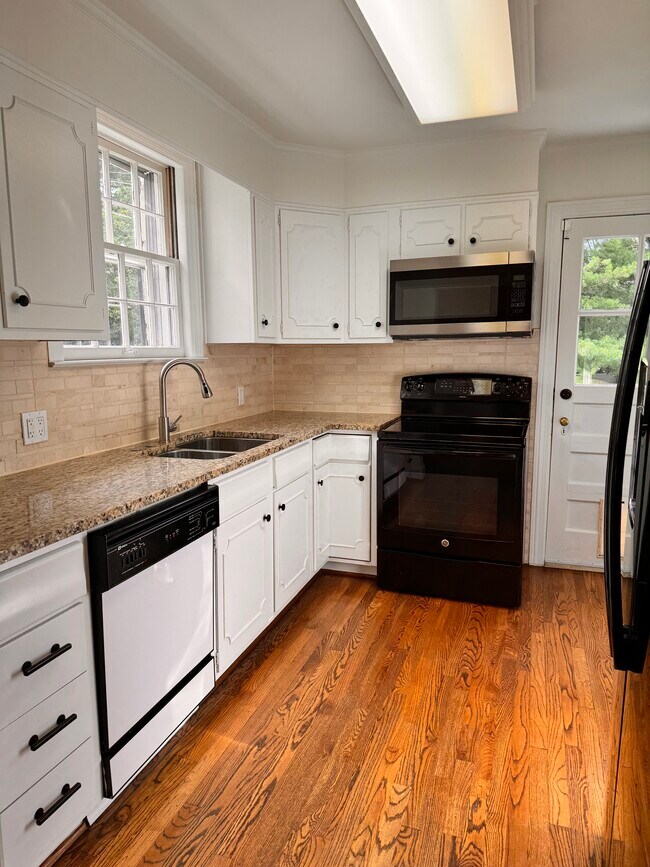 Foto del edificio - 3800 Auburn Ln