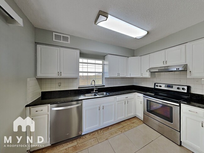 Foto del edificio - 10208 N Ojus Dr