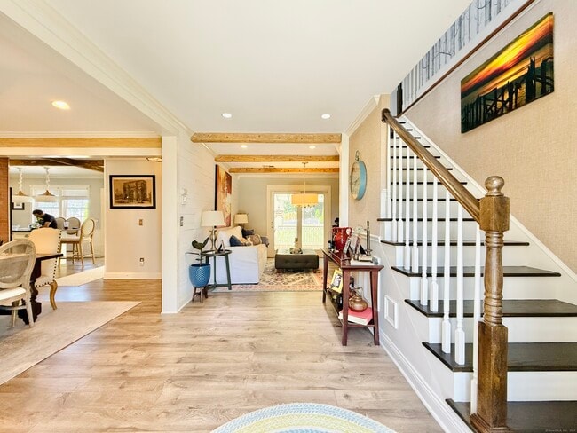 Building Photo - 3 Turnabout Ln