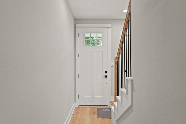 Foto del edificio - 823 Woodcrest Dr