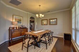 Building Photo - 25710 Oakwood Knoll Dr
