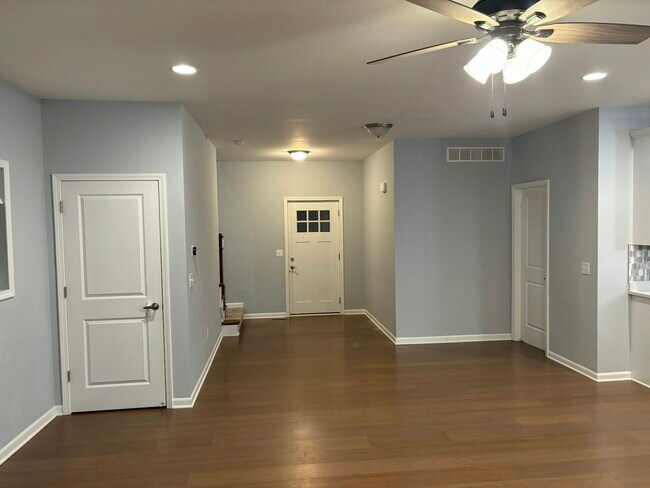 Foto del edificio - 2142 Hidden Ridge Dr