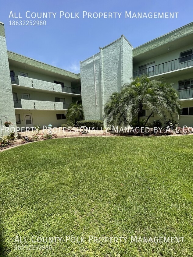 Foto principal - Wonderful 2 Bedroom, 2 Bath Condo in 55+ A...