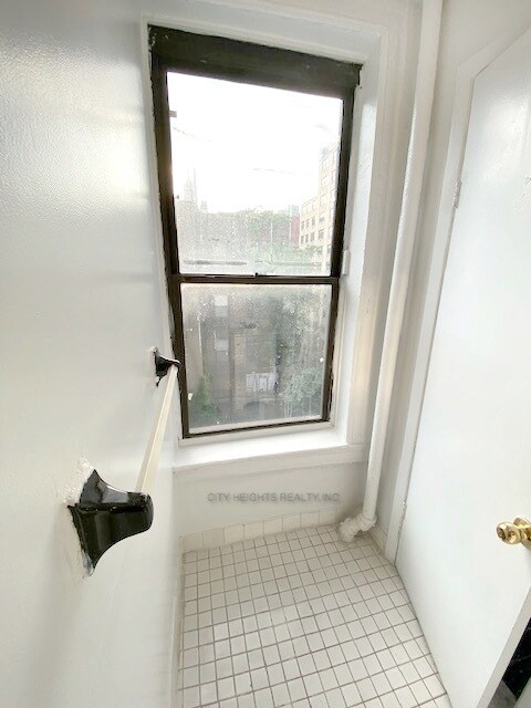 Building Photo - 329 E 14th St