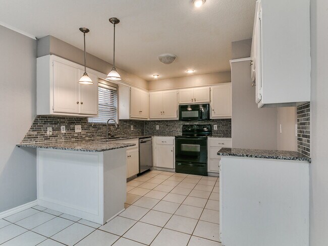 Foto del edificio - 205 N Rockypoint Dr