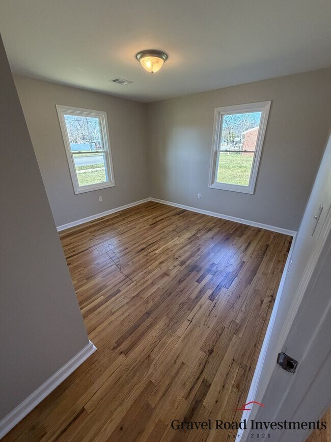 Building Photo - Beautifully Remodeled 3-Bedroom, 1-Bathroom House with Fenced Backyard