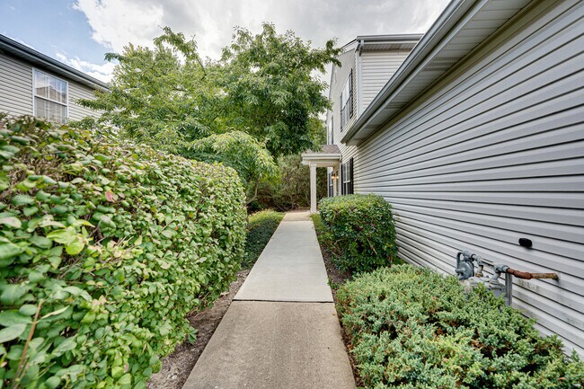 Foto del edificio - 2427 Stoughton Cir