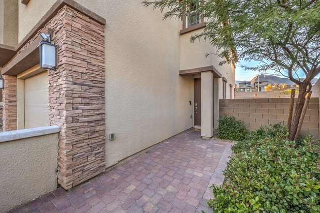 Building Photo - Charming 3-bedroom, 2.5-bathroom Home