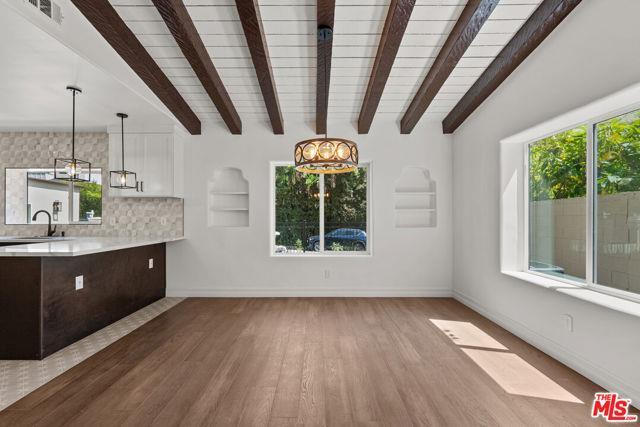Building Photo - 1527 N Beverly Dr
