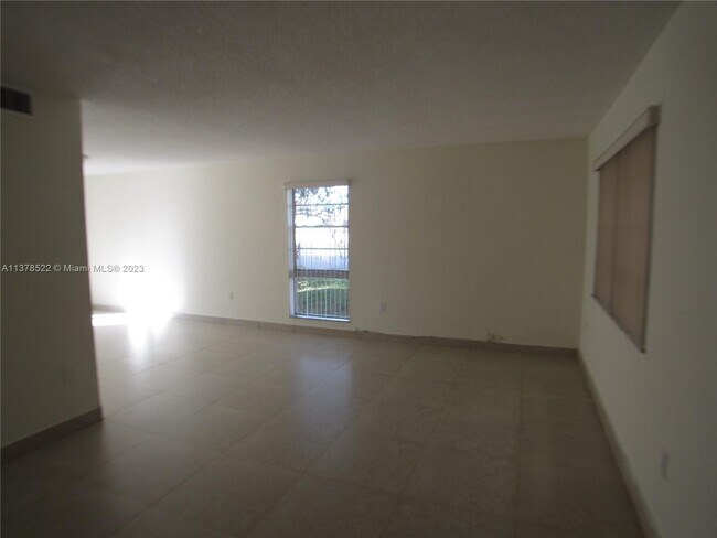Foto del edificio - 10 SW 108th Ave
