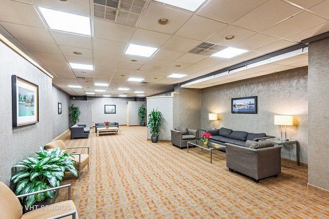 Foto del edificio - 5100 N Marine Dr