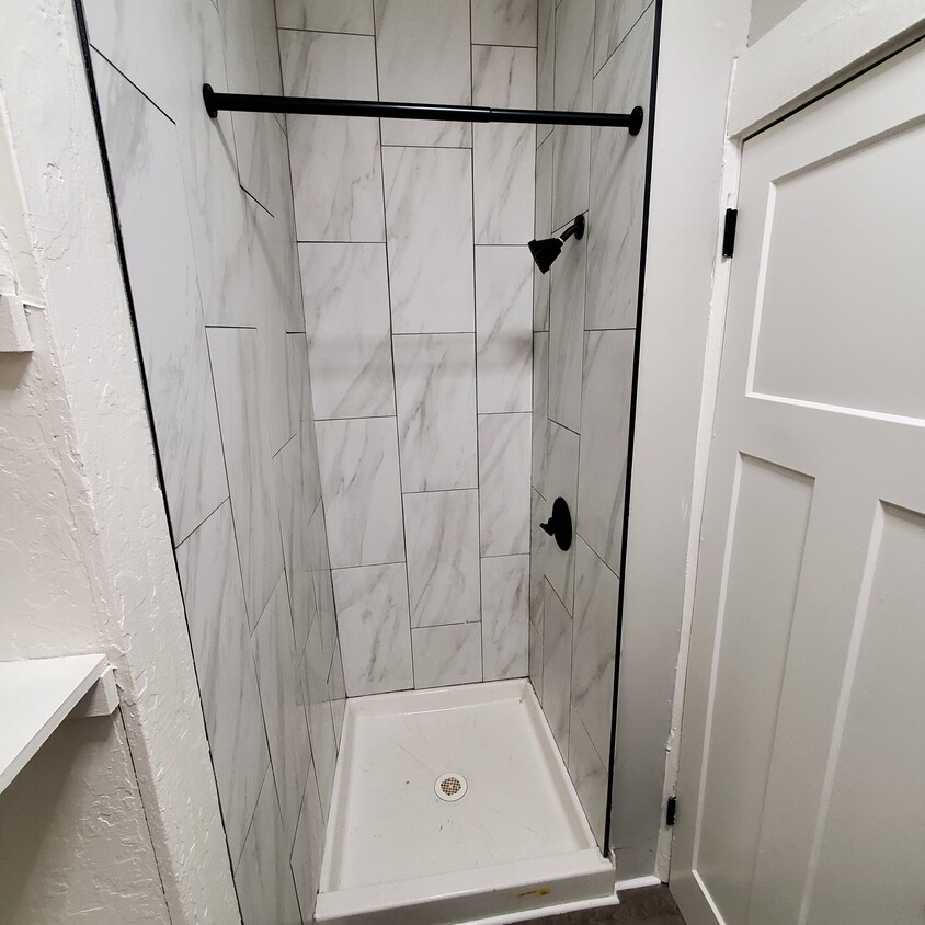 Tiled shower - 408 High St