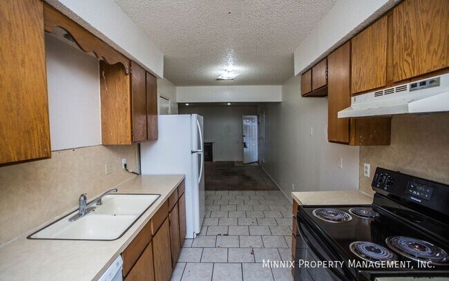 Foto del edificio - 8208 Vernon Ave