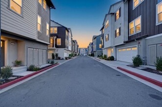 Building Photo - 1441 Julia Ln